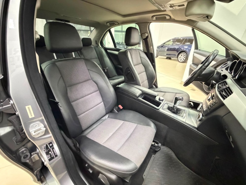 Mercedes-Benz C-Class C200 — foto 11